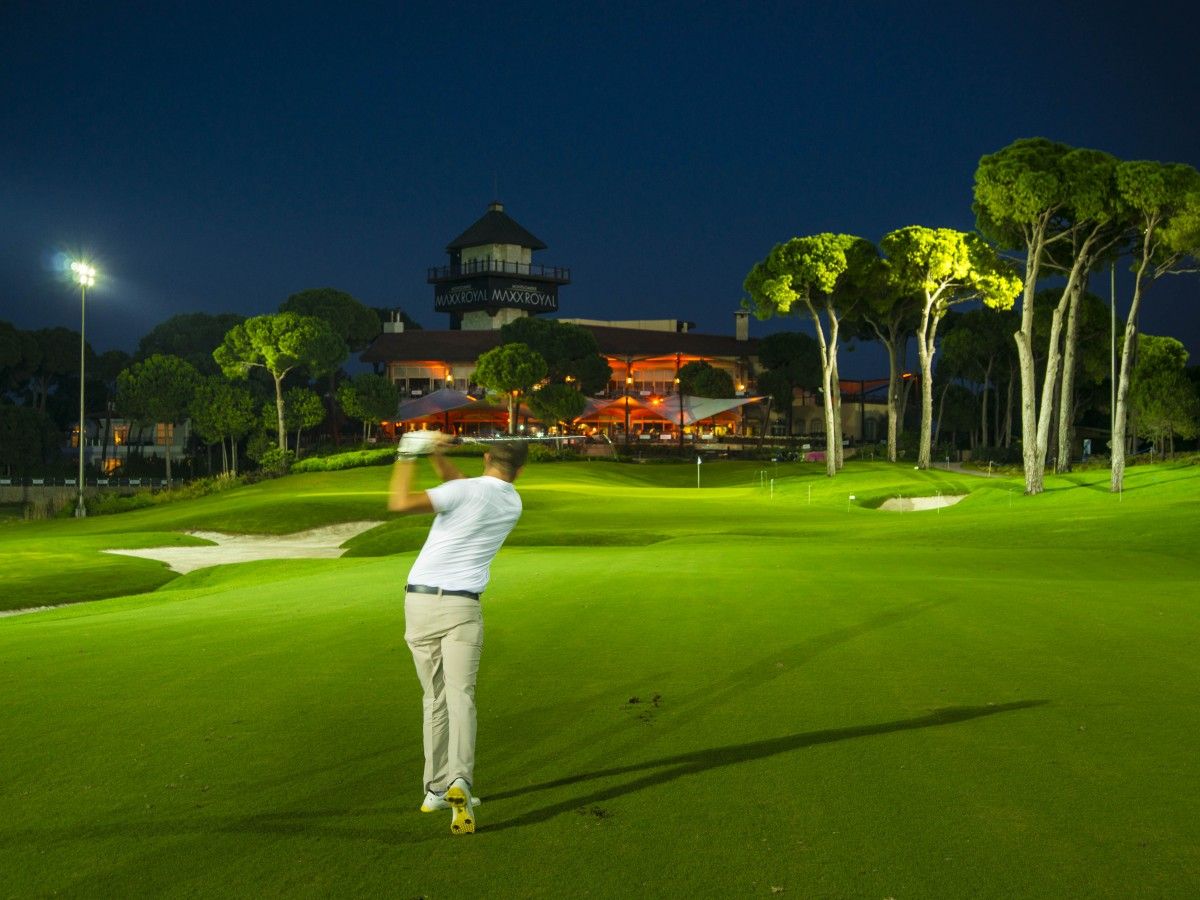 Night golf at Montgomerie Maxx Royal